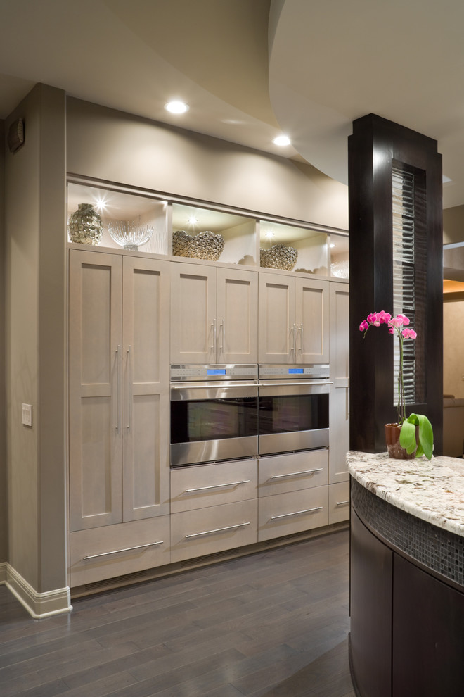 This is an example of a contemporary kitchen in Kansas City.