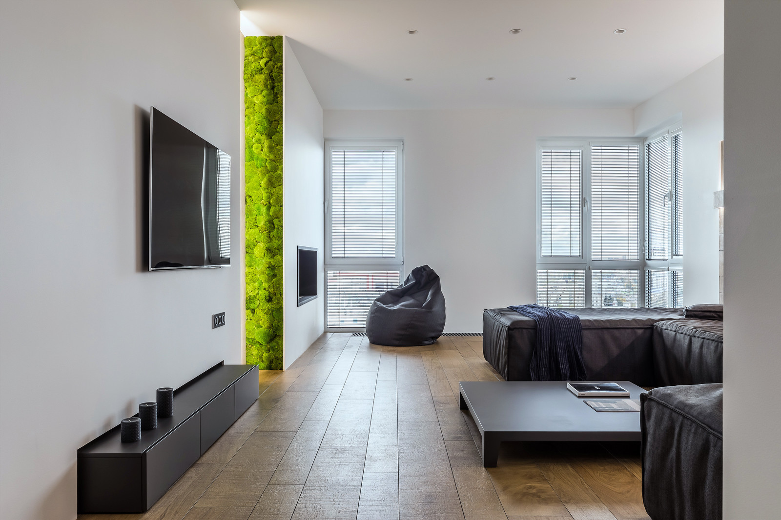 Над городом - интерьер в стиле экоминимализм для холостяка