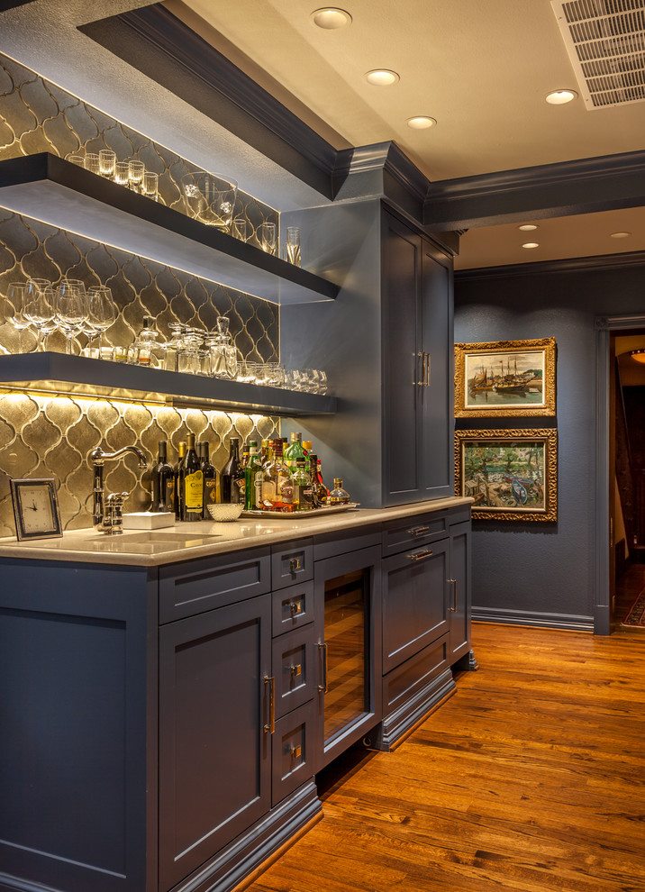 Design ideas for a small traditional single-wall wet bar in Dallas with an undermount sink, recessed-panel cabinets, blue cabinets, quartzite benchtops, grey splashback, metal splashback and medium hardwood floors.