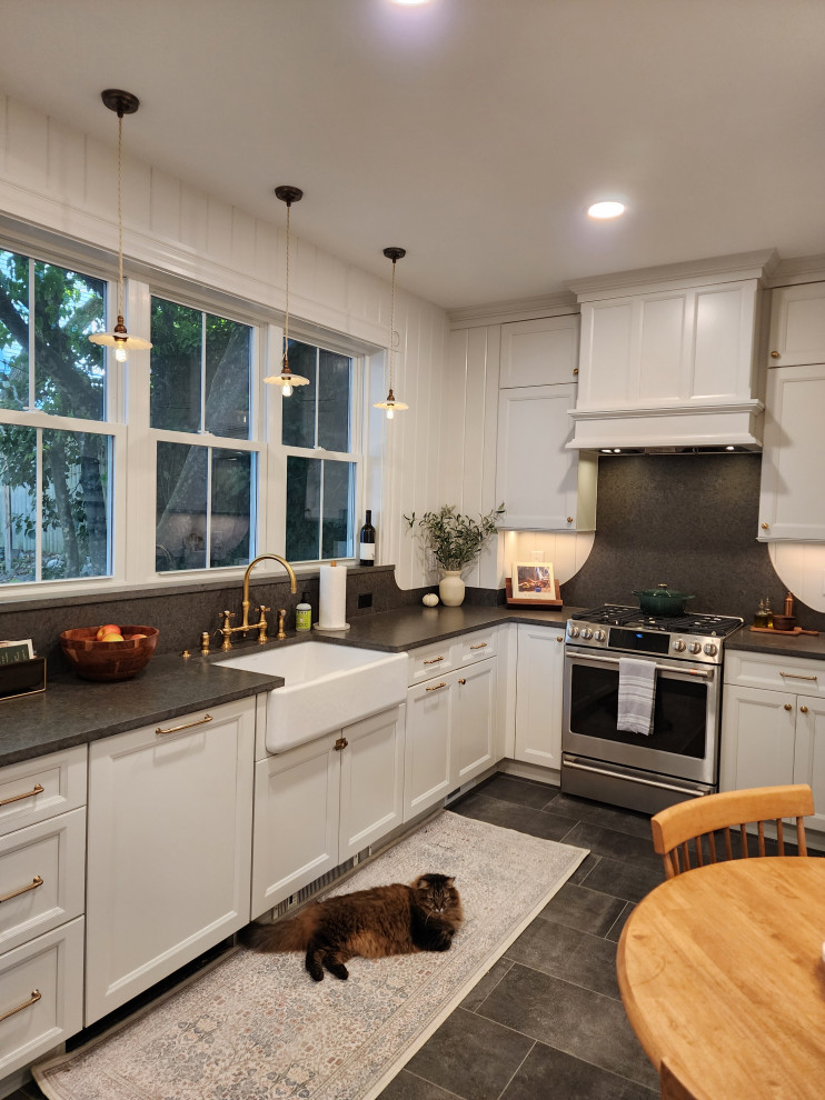 16831 - The Purrfect Kitchen