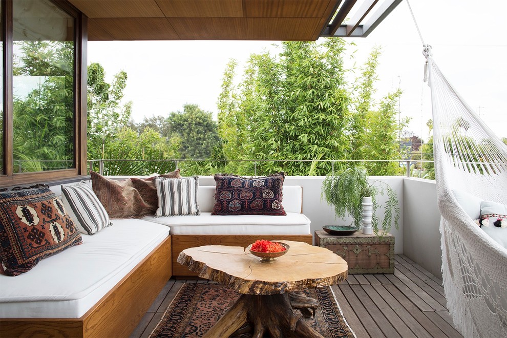 Design ideas for a mid-sized contemporary balcony in Los Angeles with a roof extension.