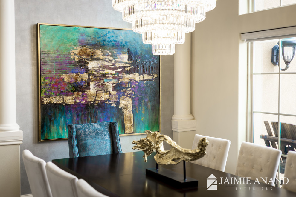Example of a transitional home design design in Austin