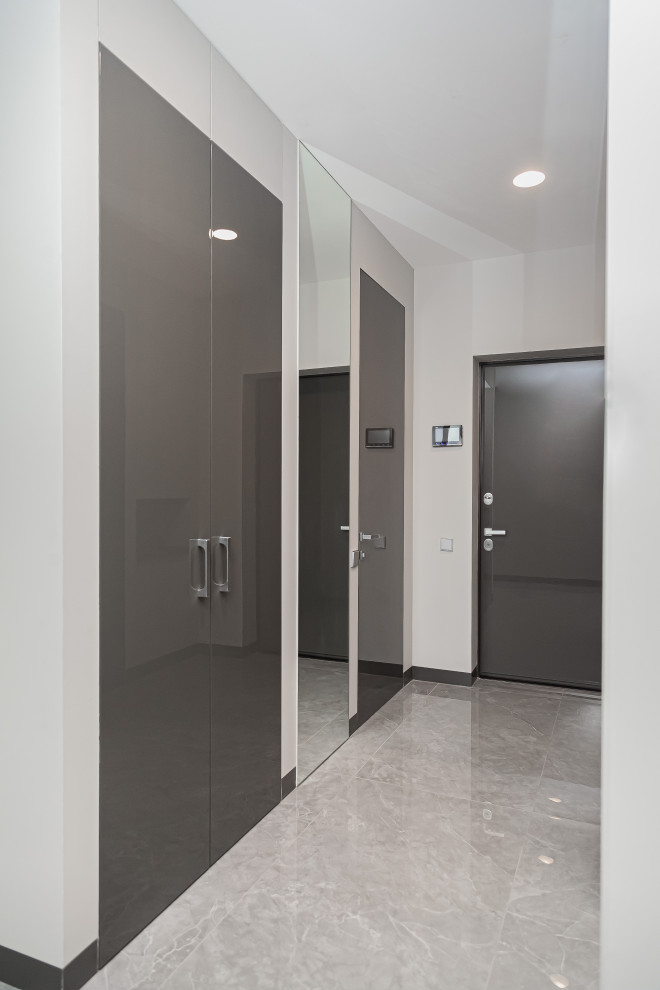 Шкафы с глянцевыми фасадами в цвете Minotti