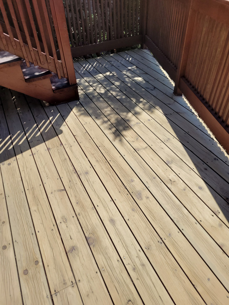 Deck Sanding & Staining