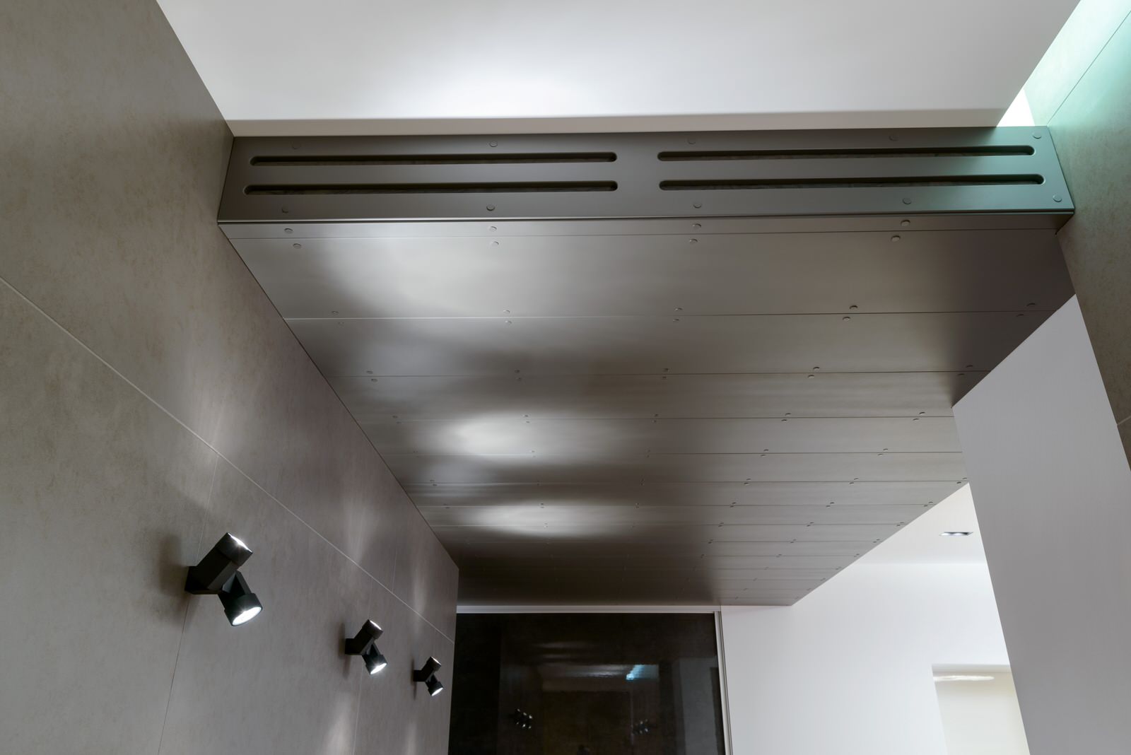 Потолочные панели из тонированной фанеры "BEARMADE"