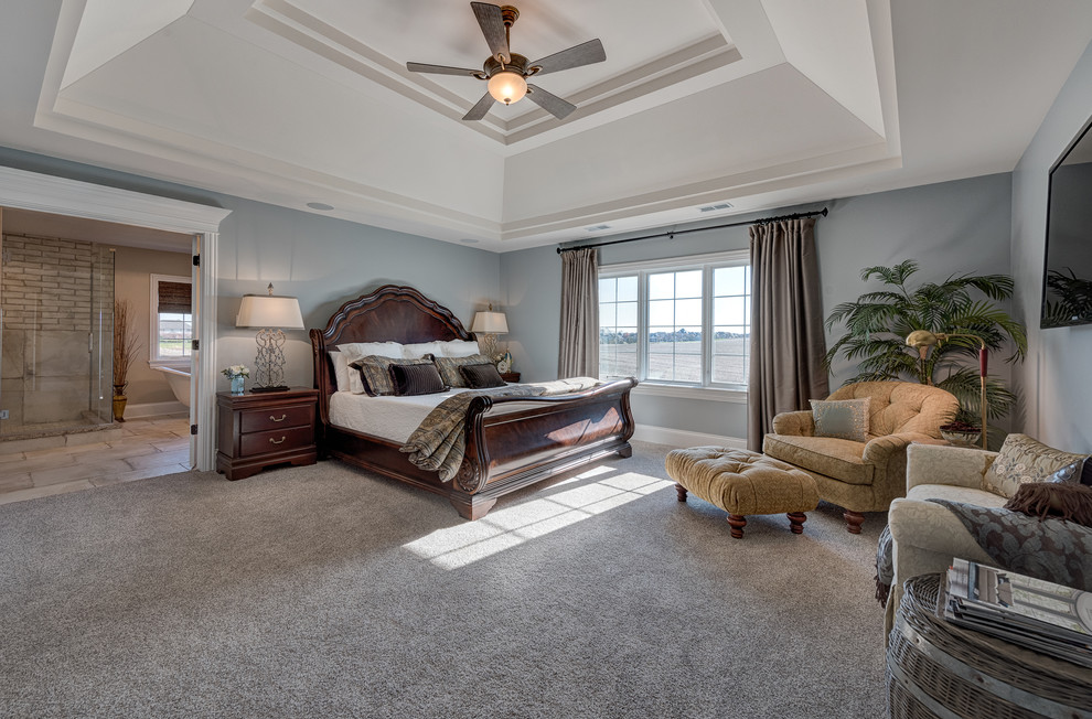 Home design - transitional home design idea in Chicago