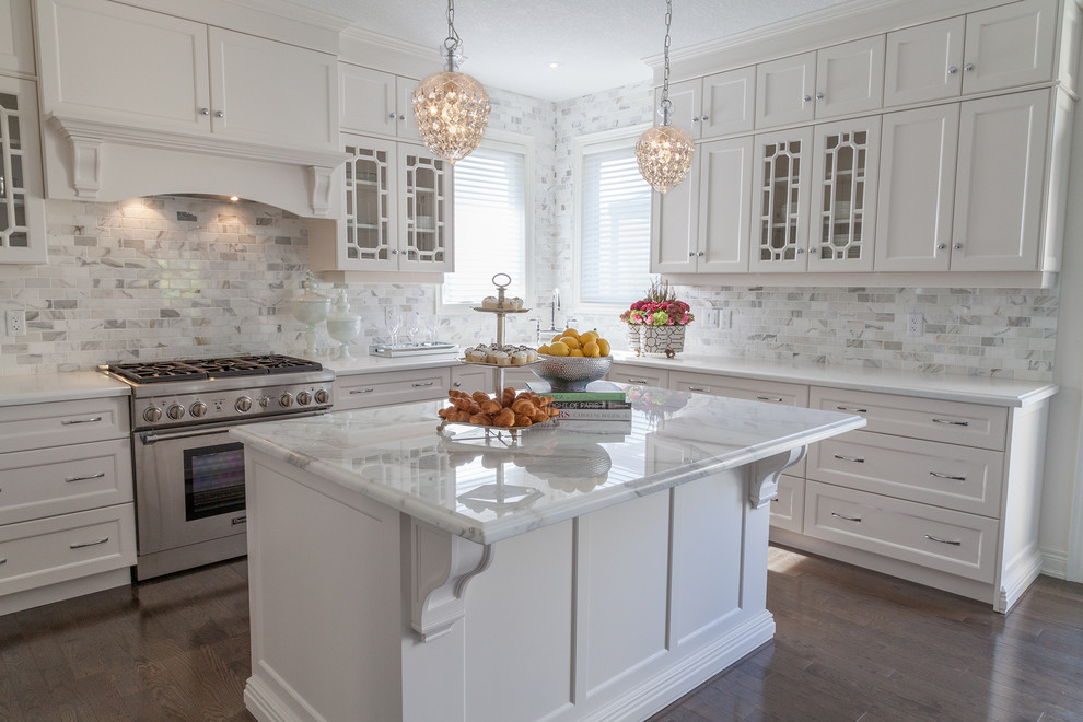 Example of a mid-sized transitional u-shaped dark wood floor enclosed kitchen design in Toronto with an undermount sink, shaker cabinets, white cabinets, marble countertops, multicolored backsplash, subway tile backsplash, stainless steel appliances and an island