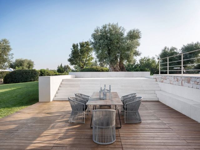KOLONAKI moderno-terraza-y-balcon
