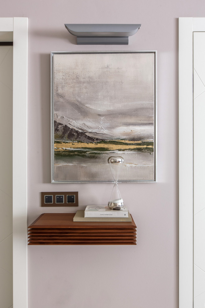 Трехкомнатная квартира в центре Петербурга