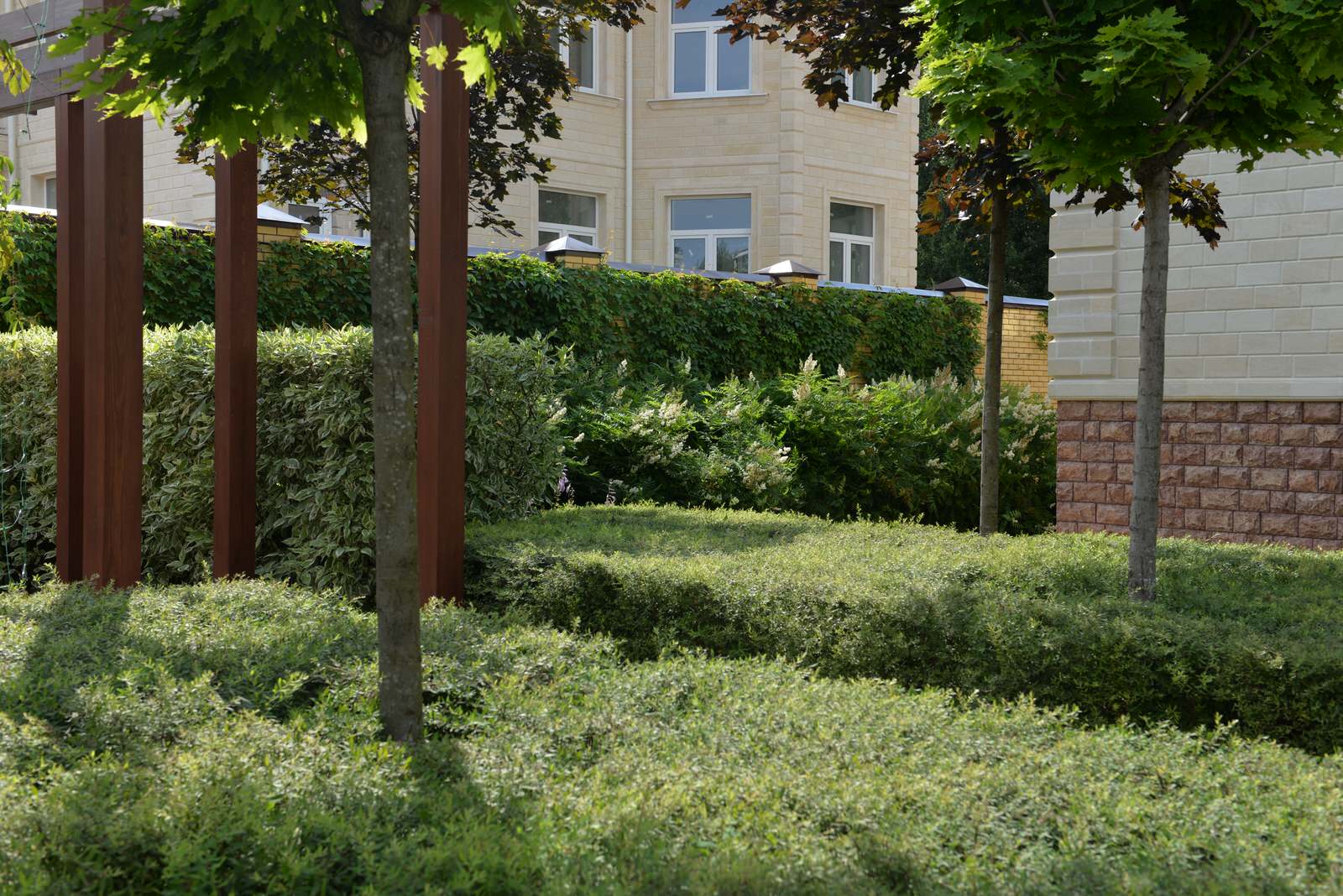 От знакомства до последнего цветника 6 месяцев