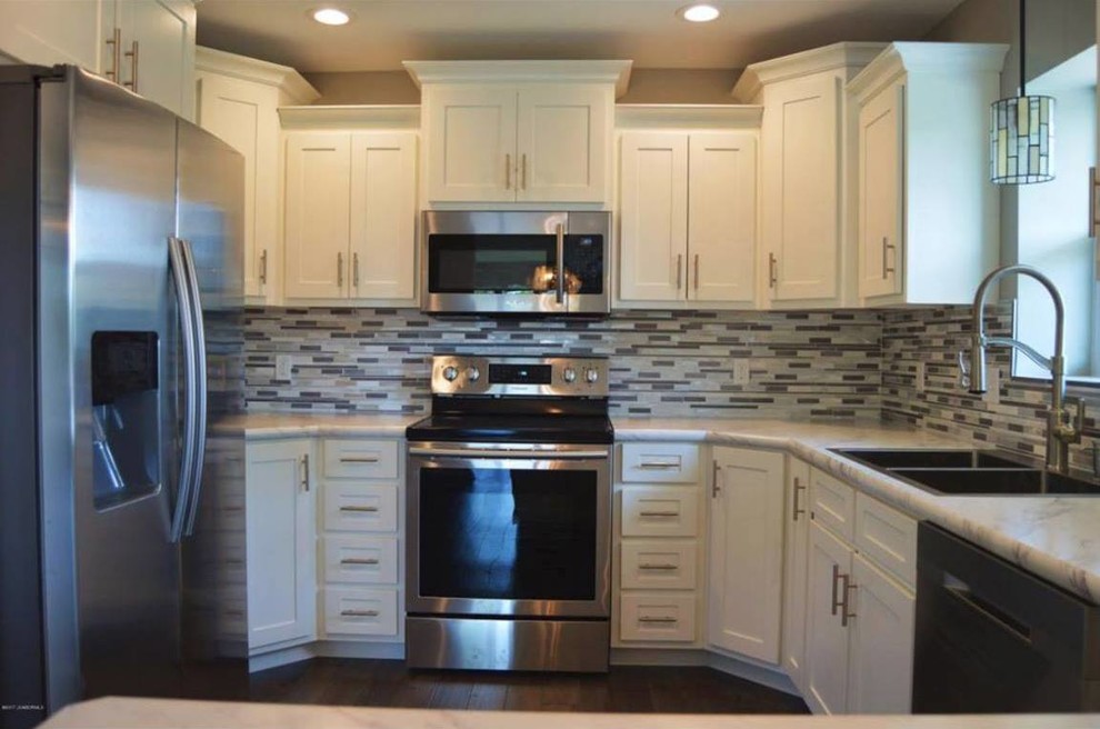 Enclosed kitchen - mid-sized transitional u-shaped dark wood floor and brown floor enclosed kitchen idea with an undermount sink, shaker cabinets, white cabinets, quartzite countertops, multicolored backsplash, ceramic backsplash, stainless steel appliances and no island