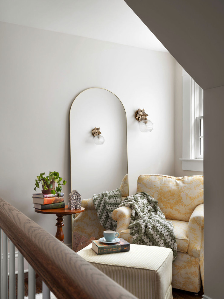 Example of a classic hallway design in Atlanta