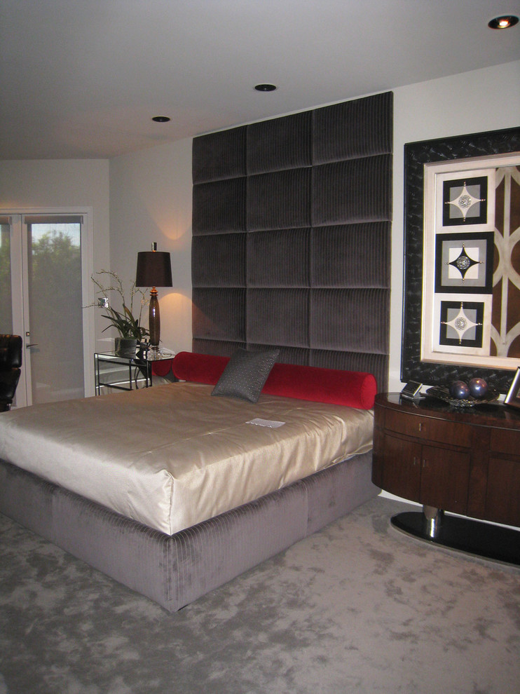 Inspiration for a modern bedroom in Dallas.