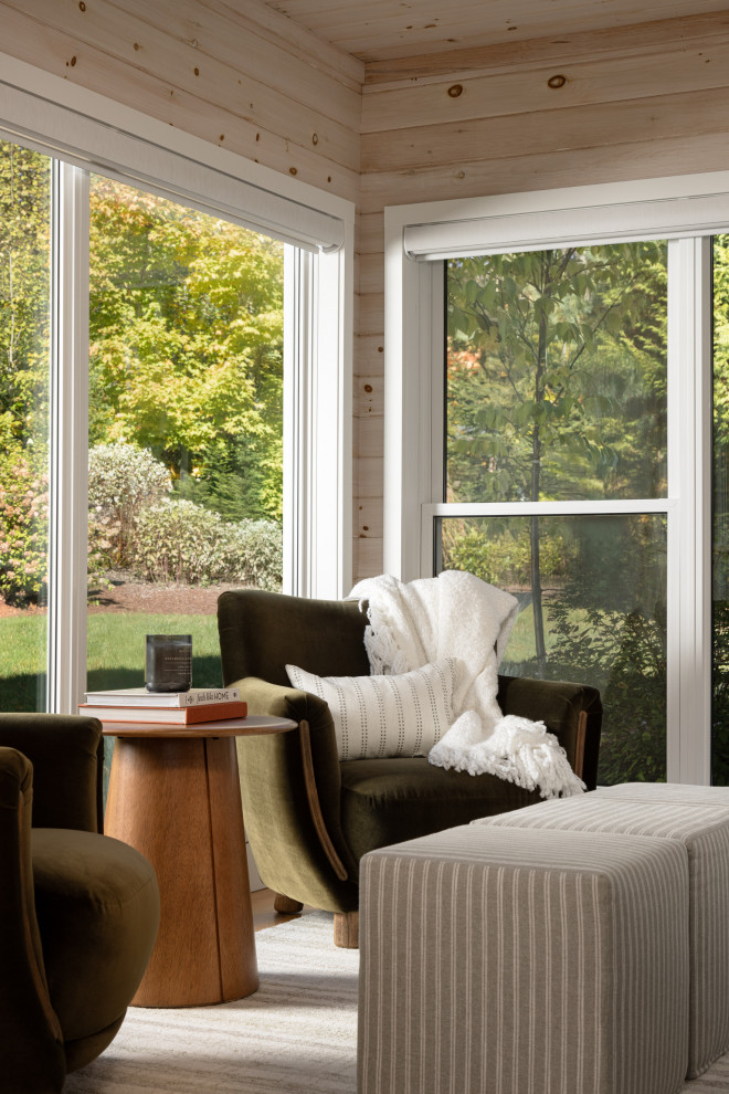 Transitional home design photo in Toronto