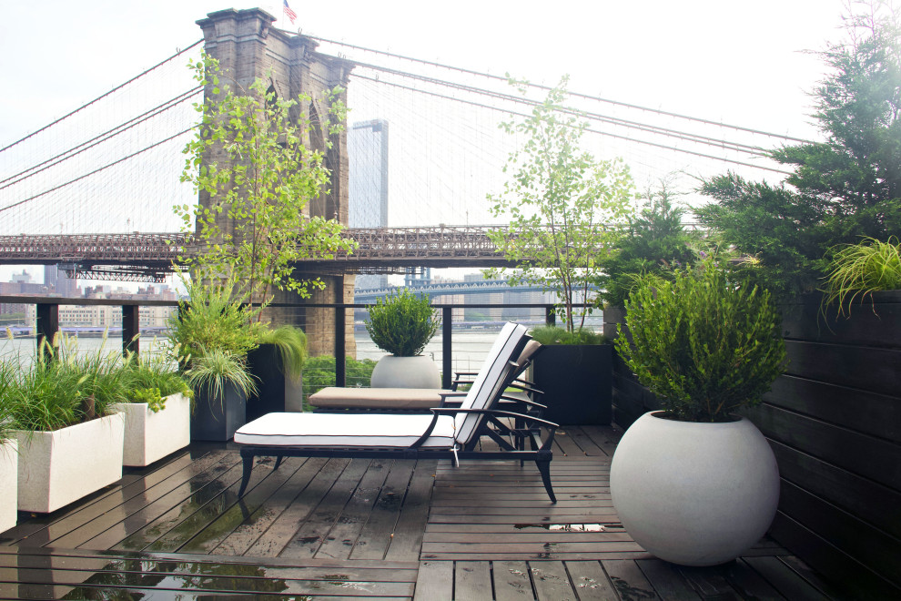 Mid-sized contemporary rooftop full sun garden in New York with a container garden and decking for summer.