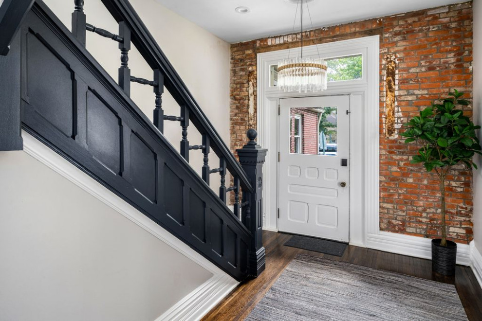 Transitional entryway photo in Columbus