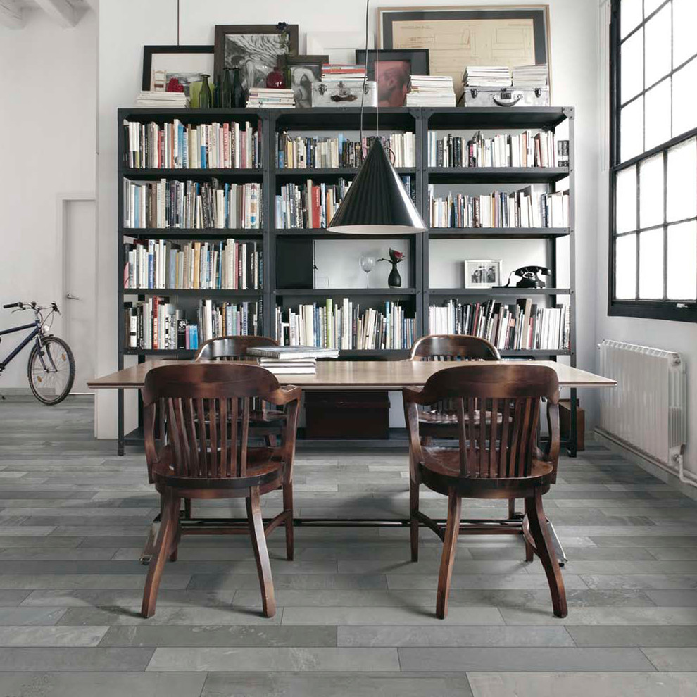This is an example of a contemporary home office in Singapore.