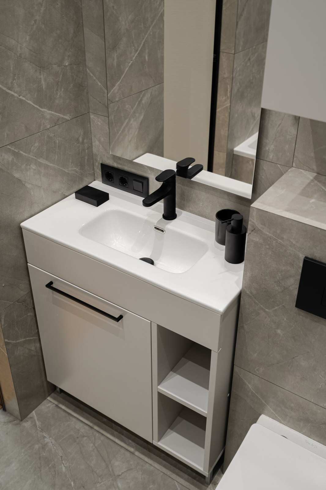 Серый минимализм | 58 кв.м.