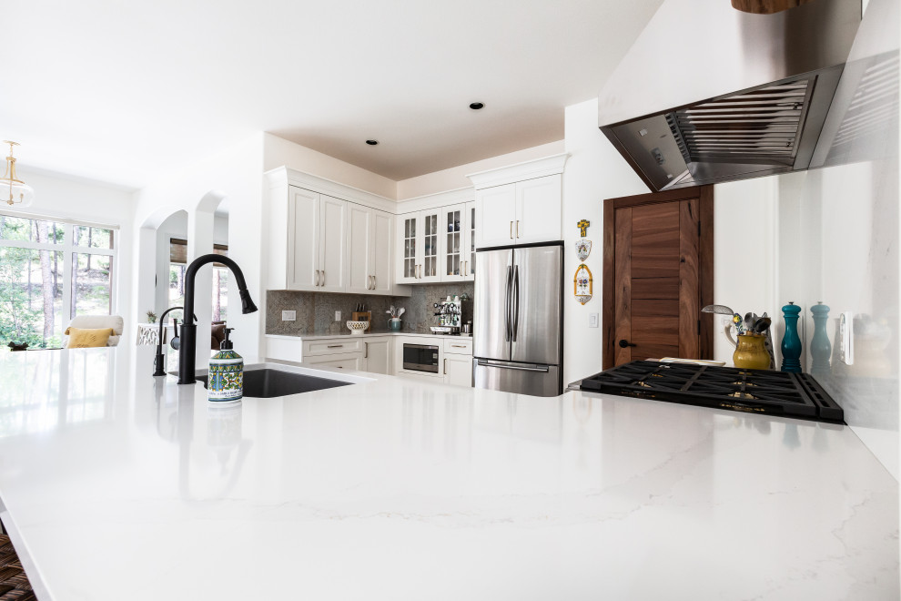 Inspiration for a transitional kitchen remodel in Vancouver