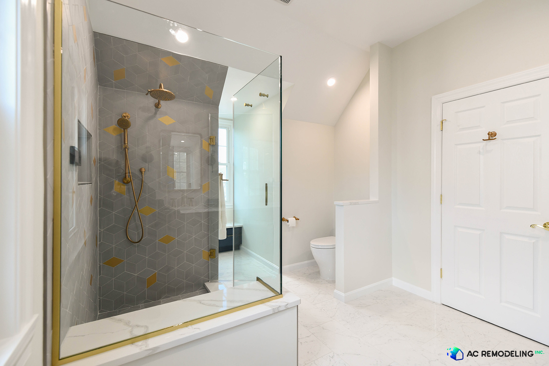 Medium Esagono Mosaico & 4x7 Gold rombo insert for wall shower.