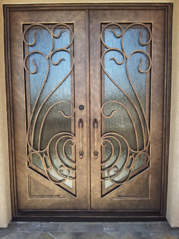 Example of a transitional entryway design in Phoenix