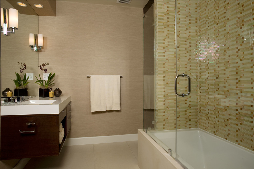 Inspiration for a contemporary bathroom remodel in Los Angeles