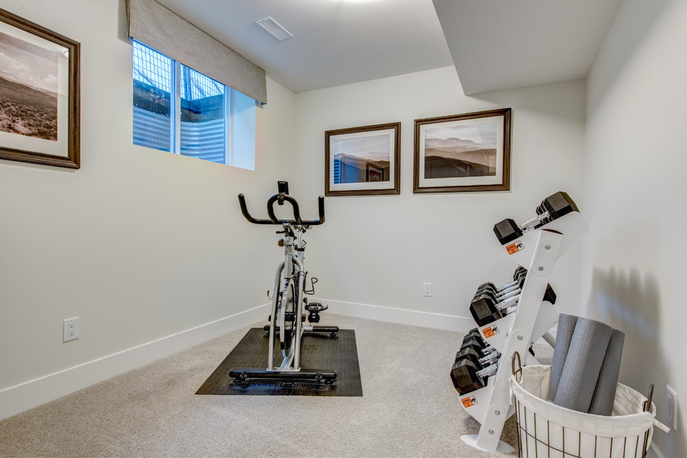 Inspiration for a transitional home gym in Vancouver.