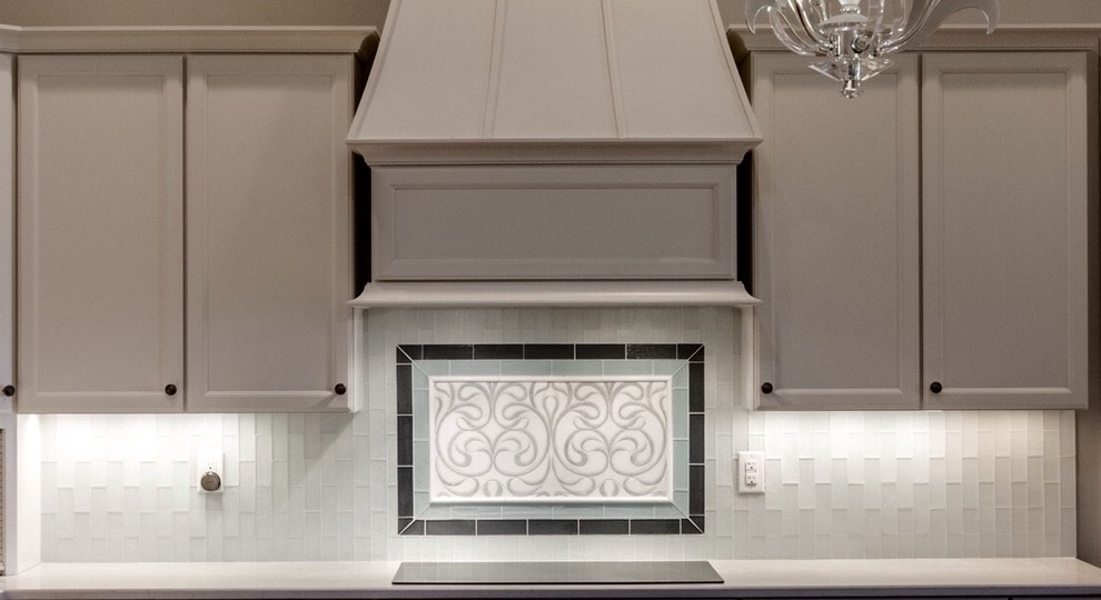 Example of a transitional home design design in Louisville