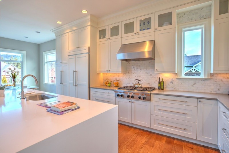 Kitchen - transitional kitchen idea in Seattle