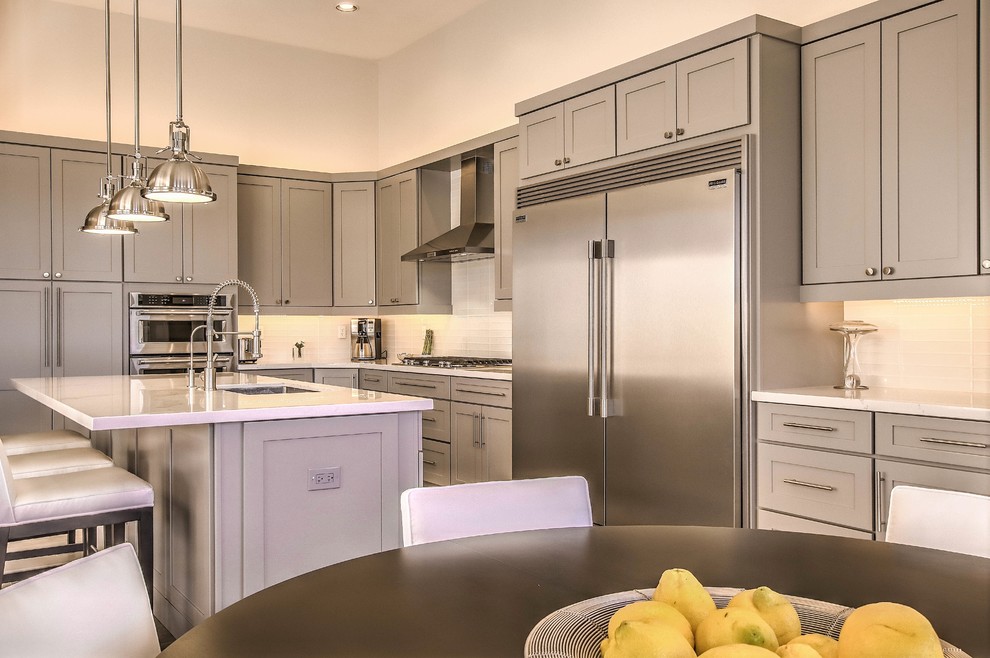 Transitional kitchen photo in Phoenix