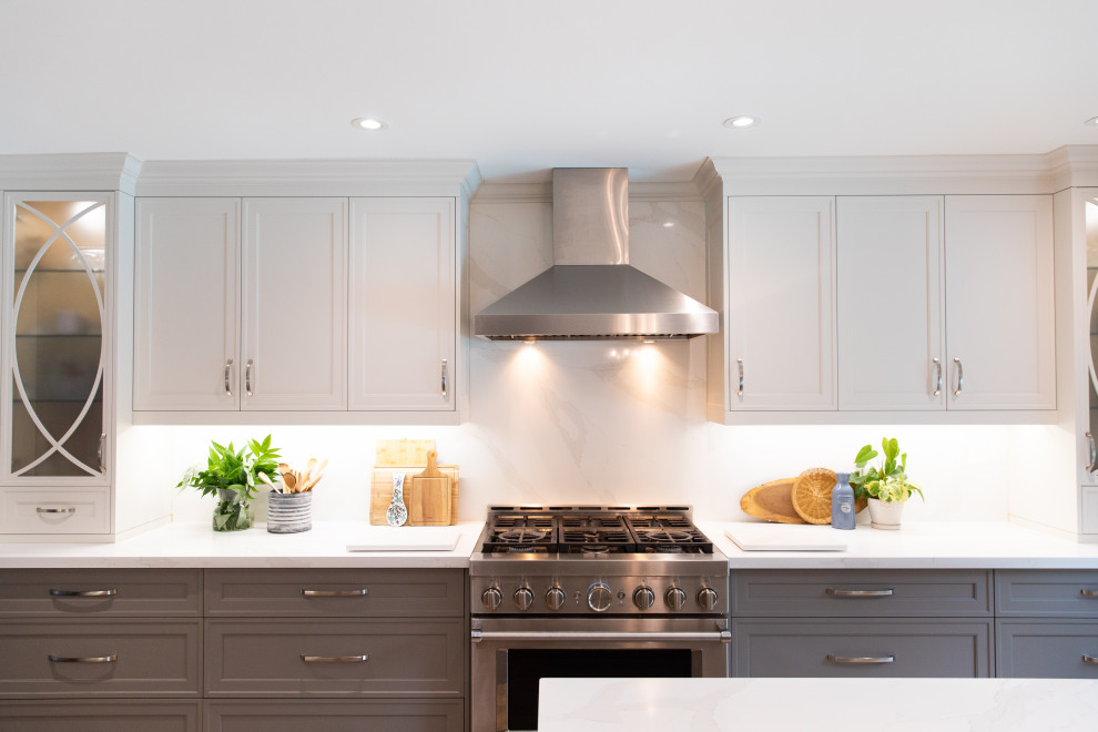 Example of a transitional kitchen design in Toronto