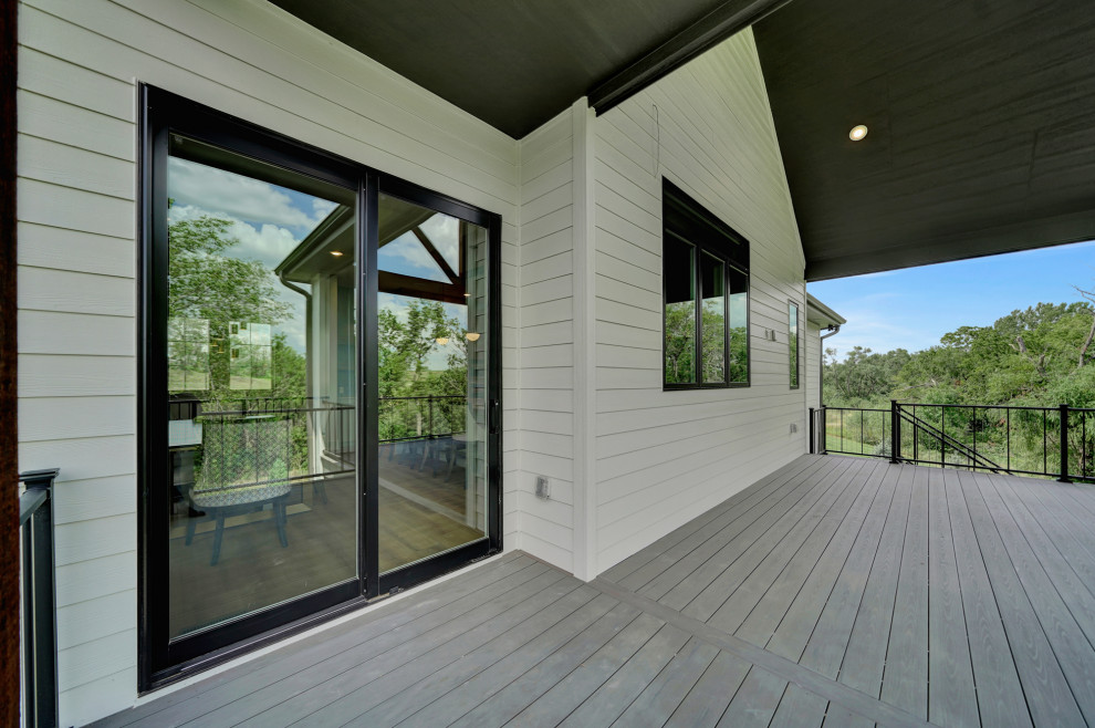 Inspiration for a transitional home design remodel in Omaha