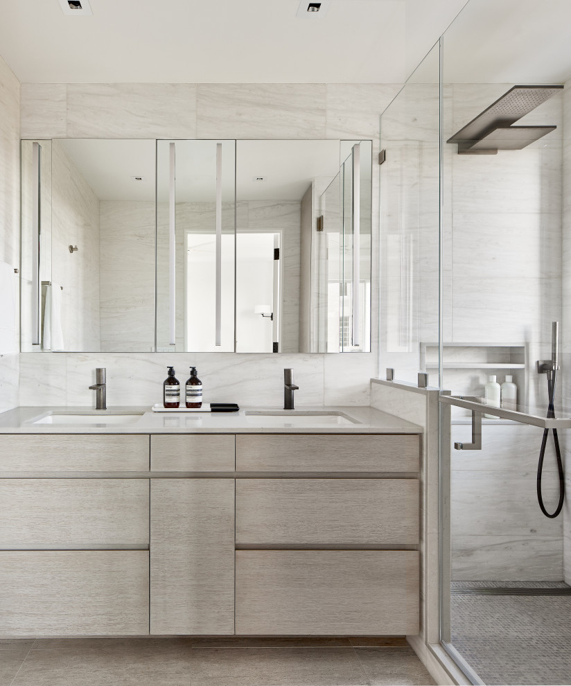 Bathroom - contemporary bathroom idea in New York