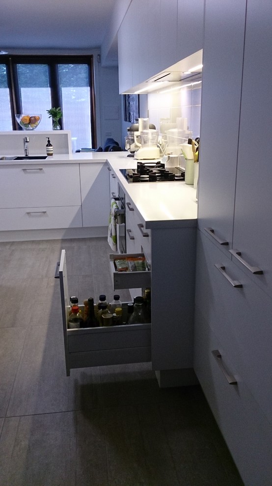 Photo of a mid-sized modern kitchen in Melbourne.