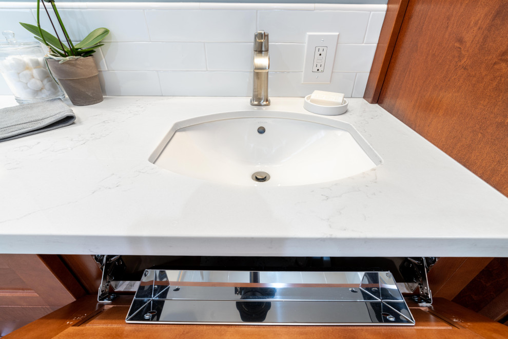 Calming Berkeley Hills Upstairs Bathroom