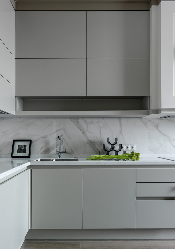 This is an example of a large contemporary kitchen in Moscow with an undermount sink, flat-panel cabinets, grey cabinets and porcelain splashback.