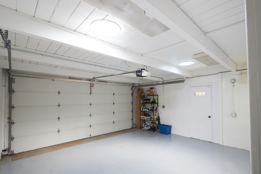 Idéer för att renovera en stor 50 tals tillbyggd tvåbils garage och förråd, med entrétak