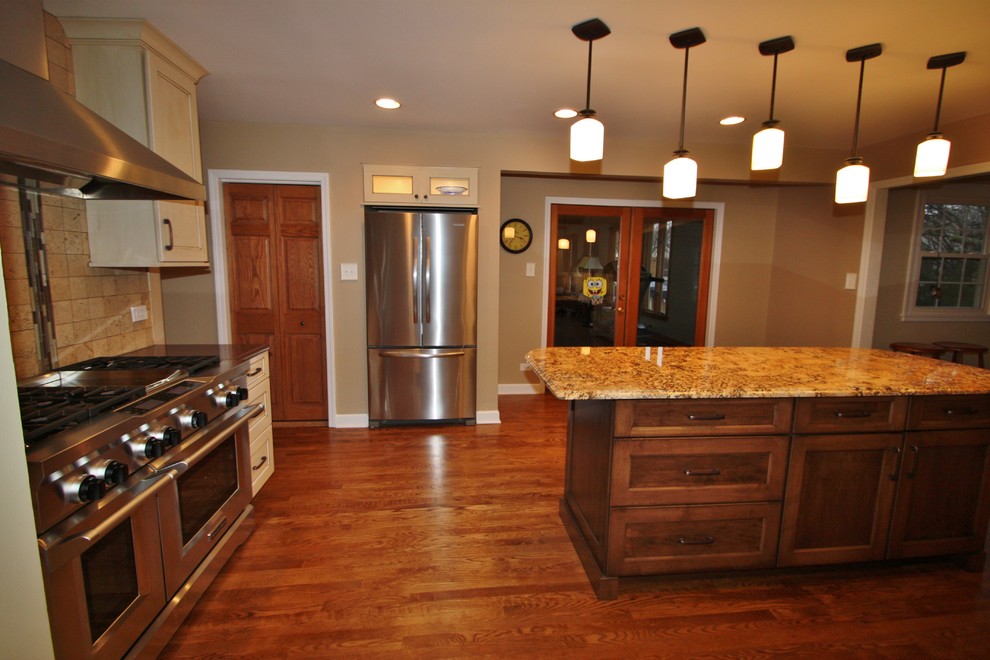 Kitchen - kitchen idea in Chicago