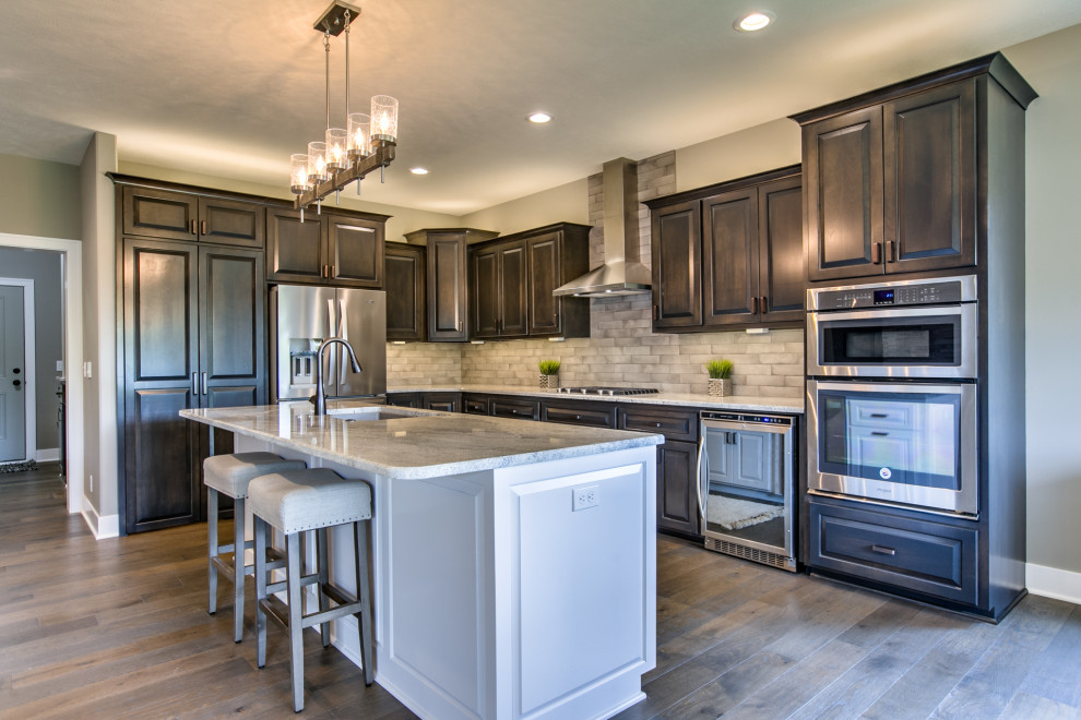 Inspiration for a transitional l-shaped eat-in kitchen remodel in Omaha with an island