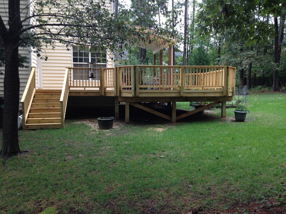 Design ideas for a mid-sized traditional backyard deck in Raleigh with no cover.