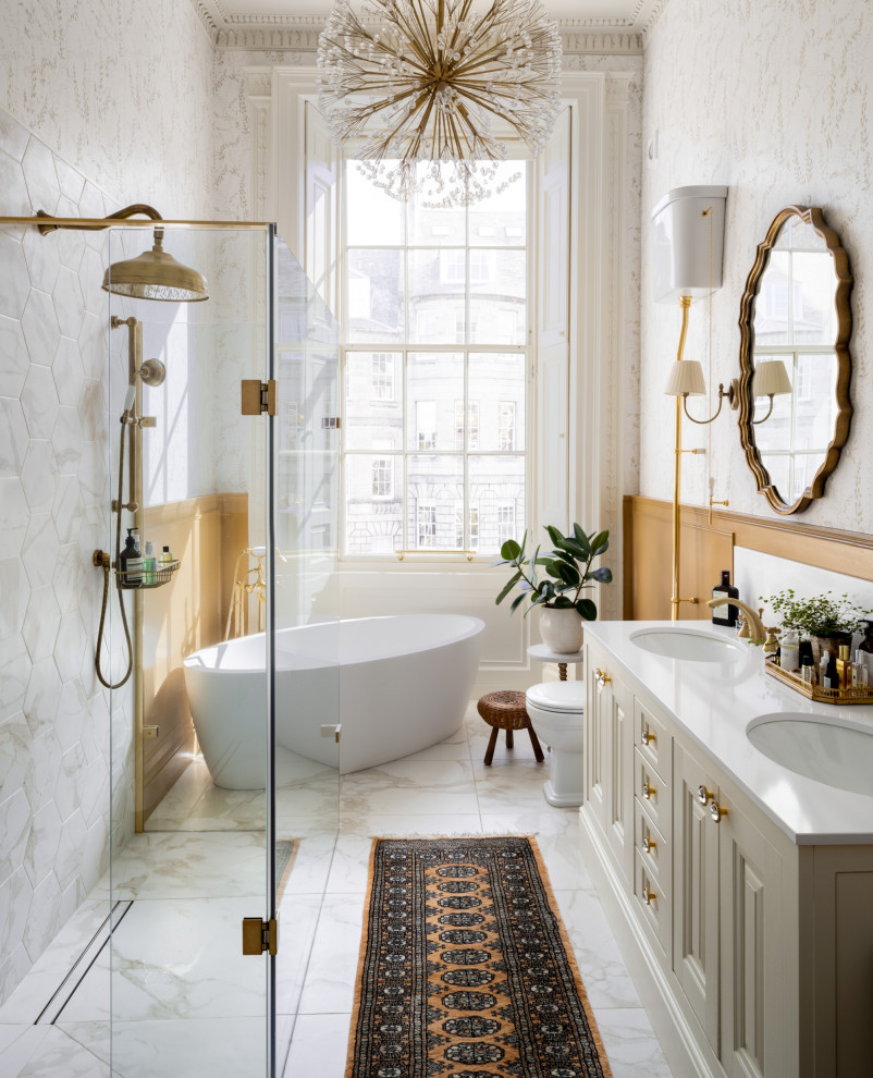 エディンバラにあるトランジショナルスタイルのおしゃれな浴室の写真