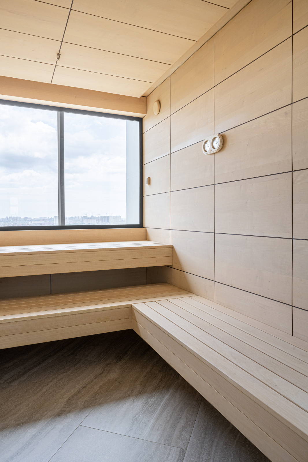 Сауна с большим окном