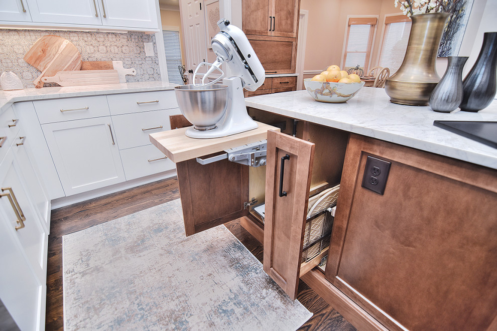 Transitional kitchen photo in Charlotte