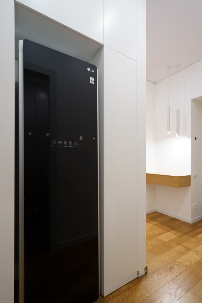 Длинный шкаф для длинного коридора