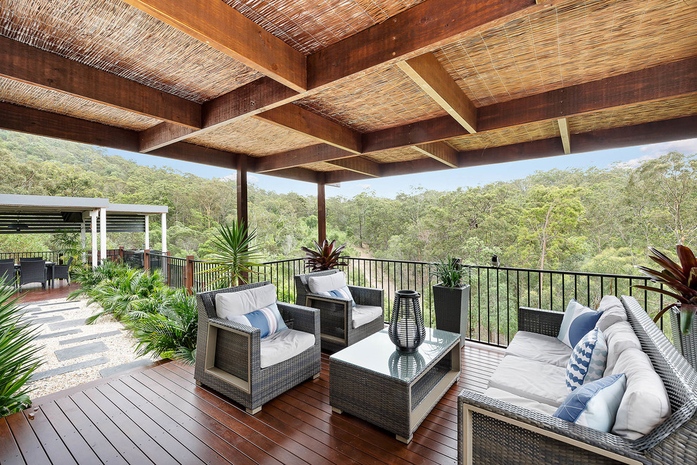 Photo of a modern deck in Gold Coast - Tweed.
