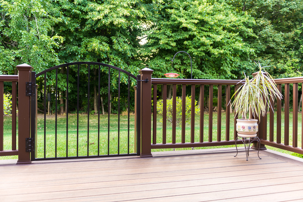Photo of a traditional deck in Indianapolis.