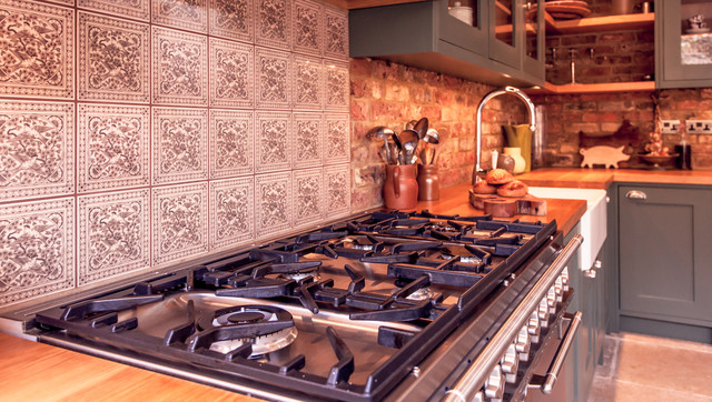 Victorian-Era Influenced Home in Shepherds Bush victoriano-cocina