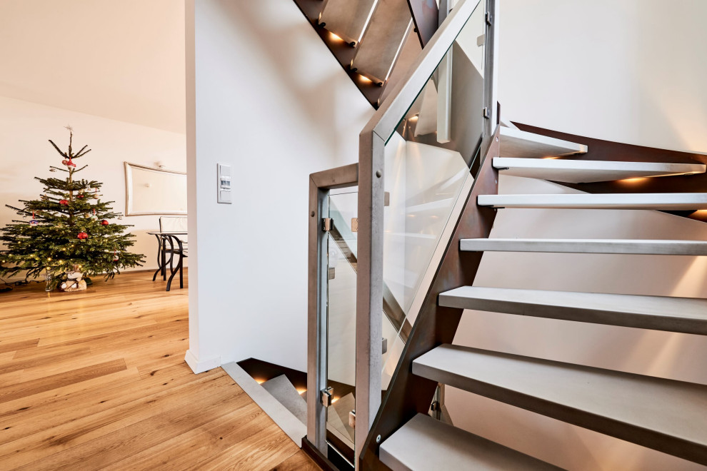 Бетон, Ржавчина и Стекло. Лестница из HPL