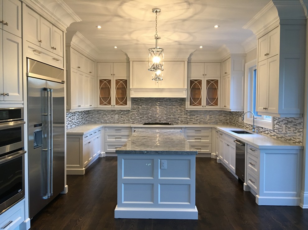 Transitional kitchen photo in Toronto