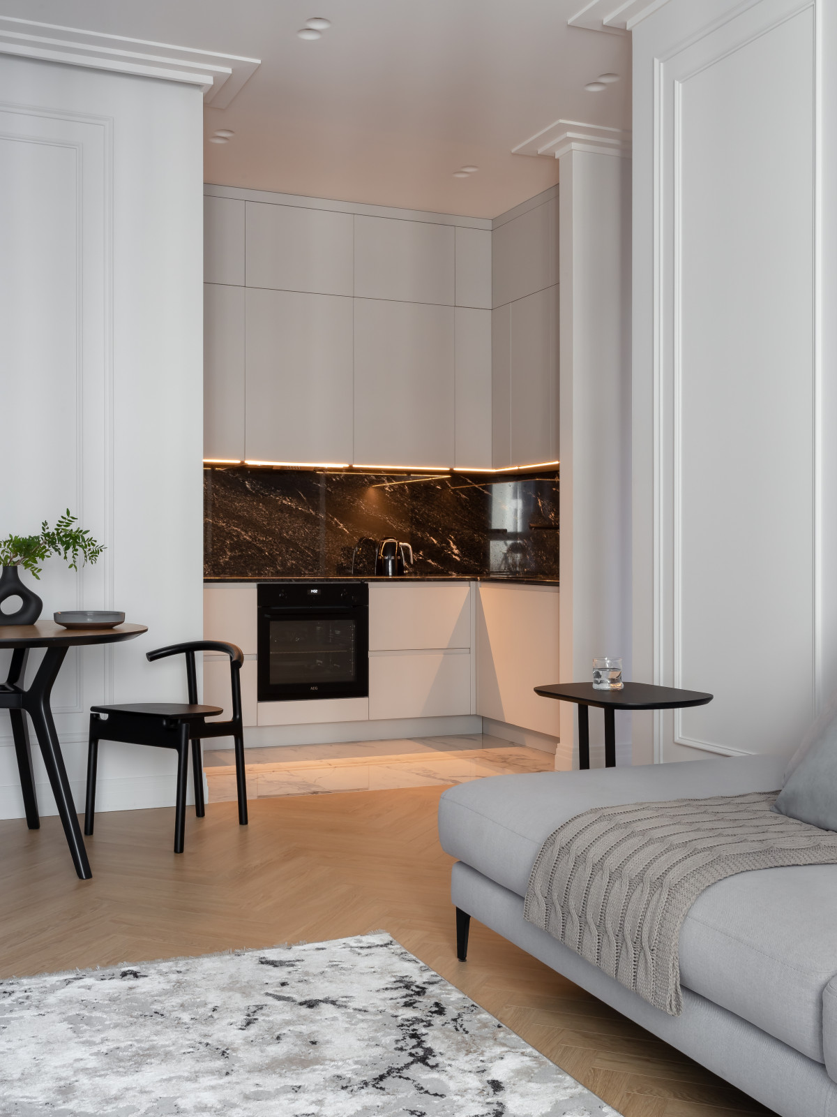 Графичный "Черно-белый" интерьер для студентки архитектурного ВУЗа